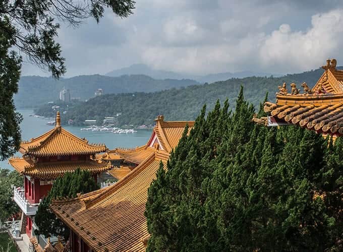 roof-of-sun-moon-lake-wen-wu-temple-in-taiwan680x500
