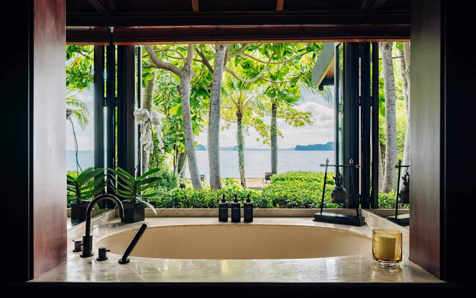 Luxury tour of Thailand - Scene 10