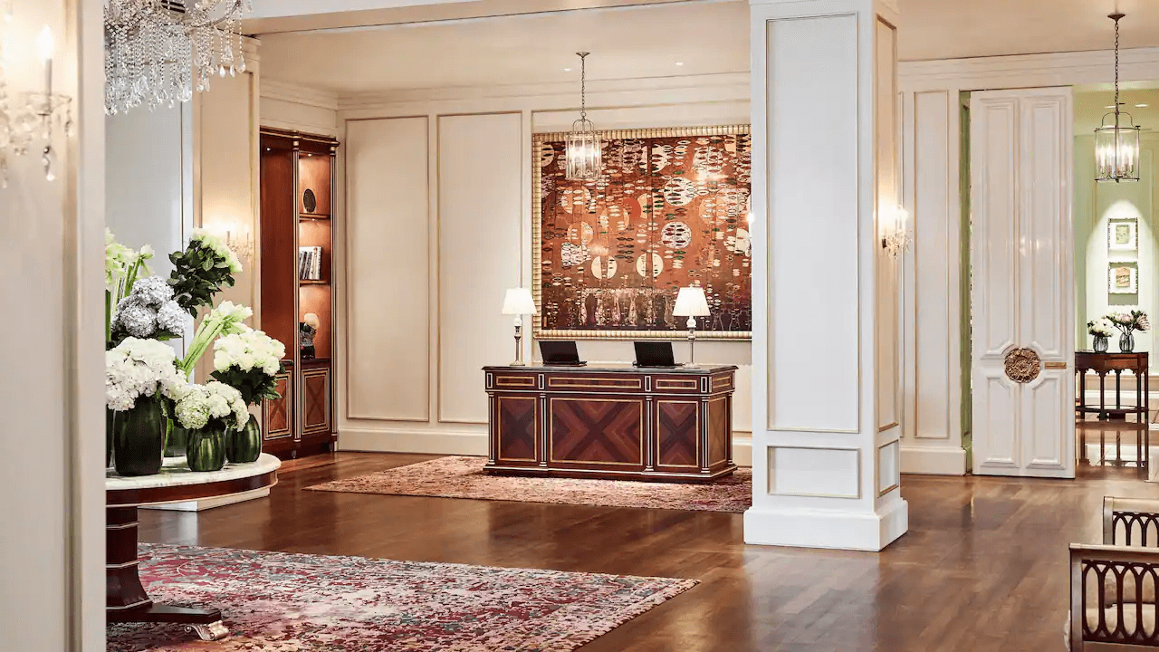 Park-Hyatt-Saigon-Concierge