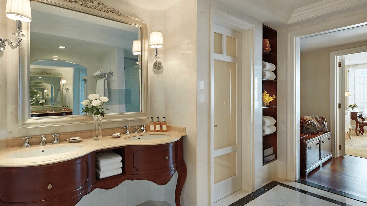 Park-Hyatt-Saigon-Executive-Suite-Bathroom