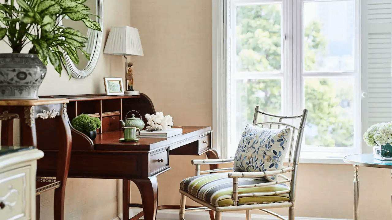 Park-Hyatt-Saigon-Park-Room-Desk