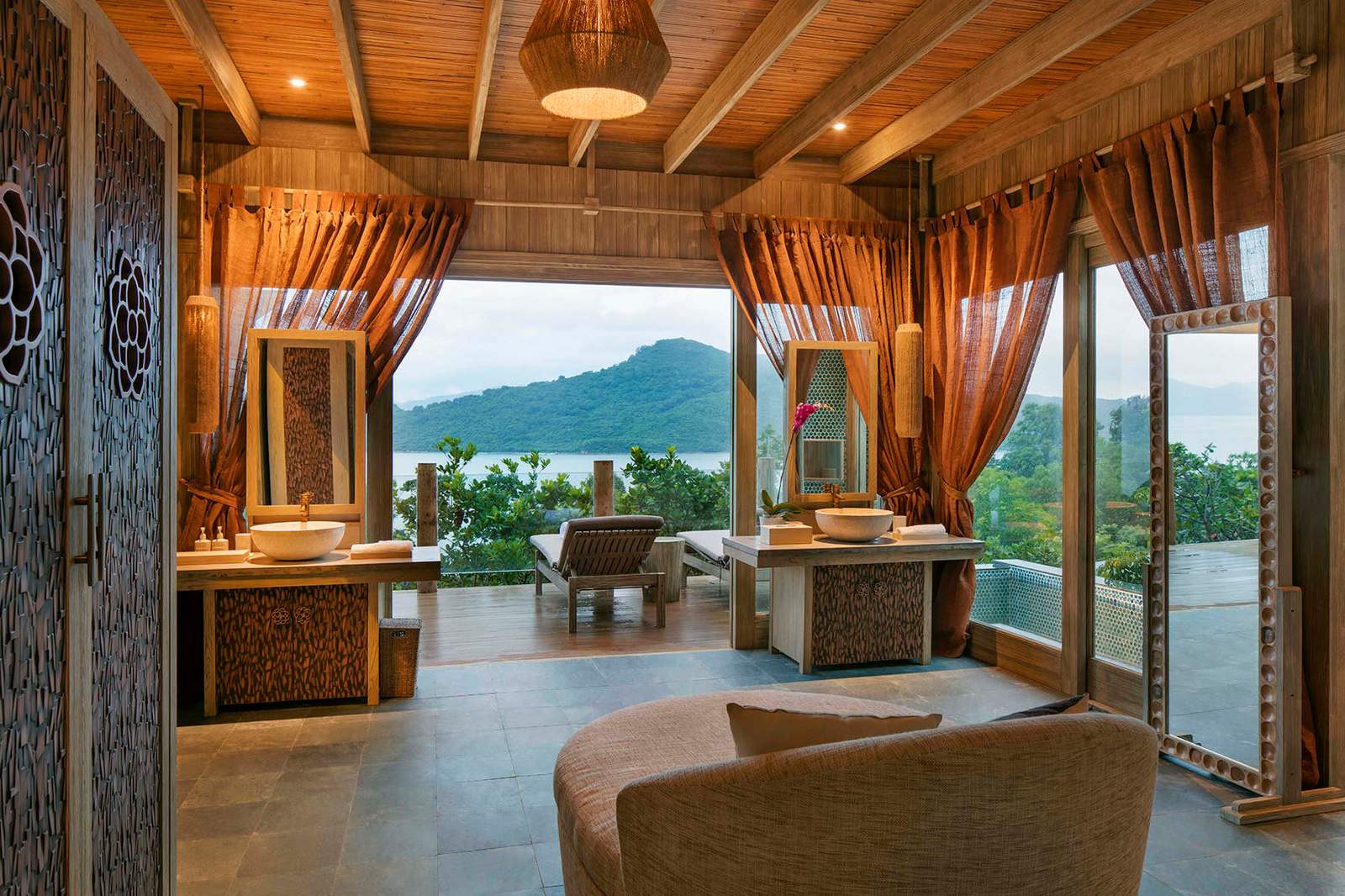 Luxury Suite & Property Views