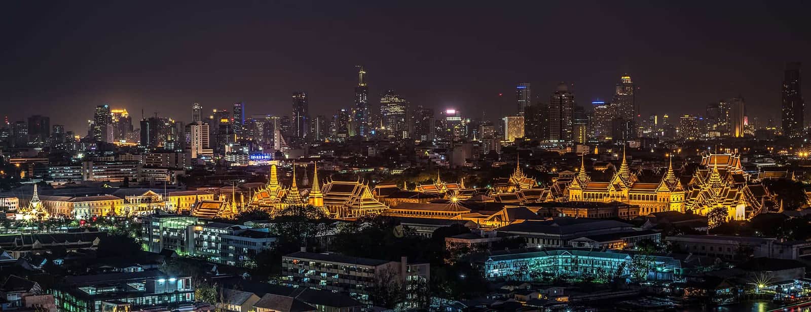 Street food walking tour of old Bangkok