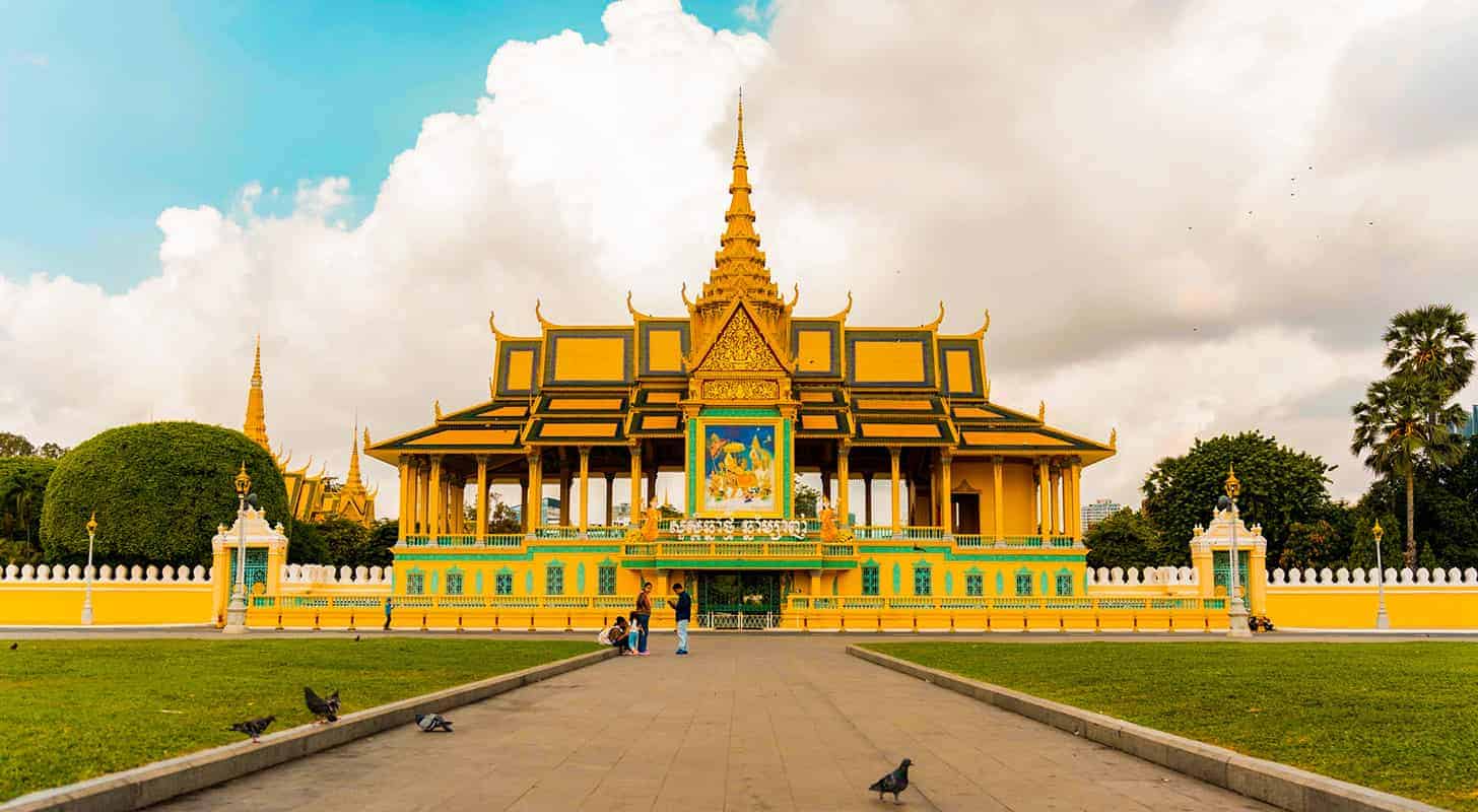 Phnom Penh Travel Guide: What to See, Where to Stay and How to Visit Respectfully (2026)