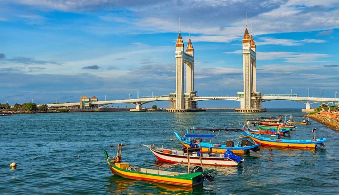 Bridge and boats in San Francisco Bay, California, with clear blue sky.