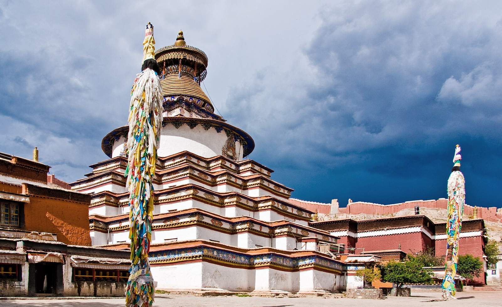 Experience Gyantse: Pelkor Chöde and the Kumbum Stupa