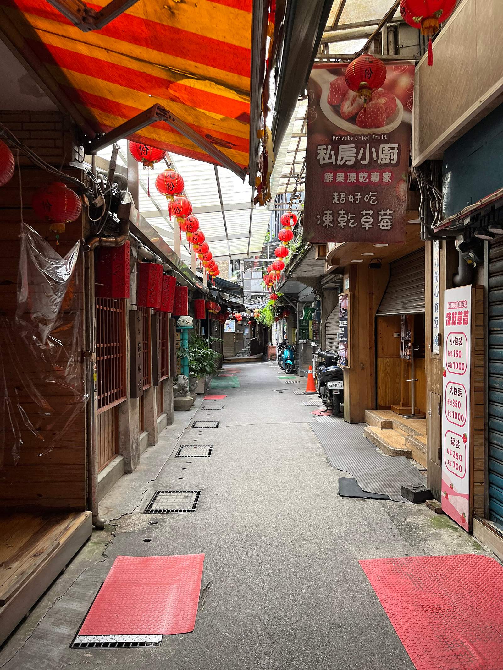 Experience Jiufen: Old Street and a Mountain-Coast Day Trip