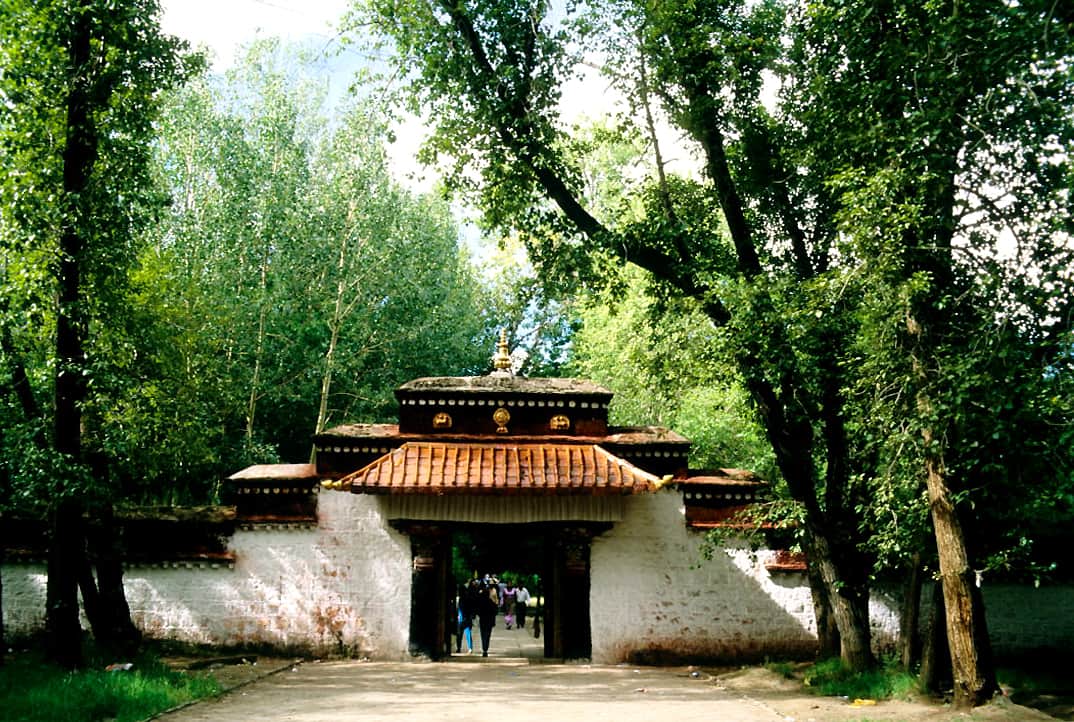 Experience Norbulingka, Lhasa: A Garden and Palace Visit