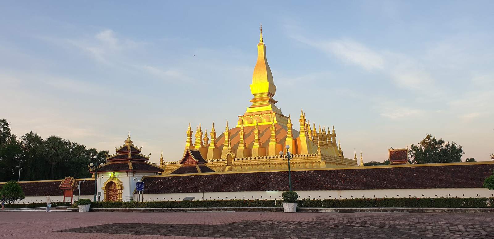 Experience Pha That Luang