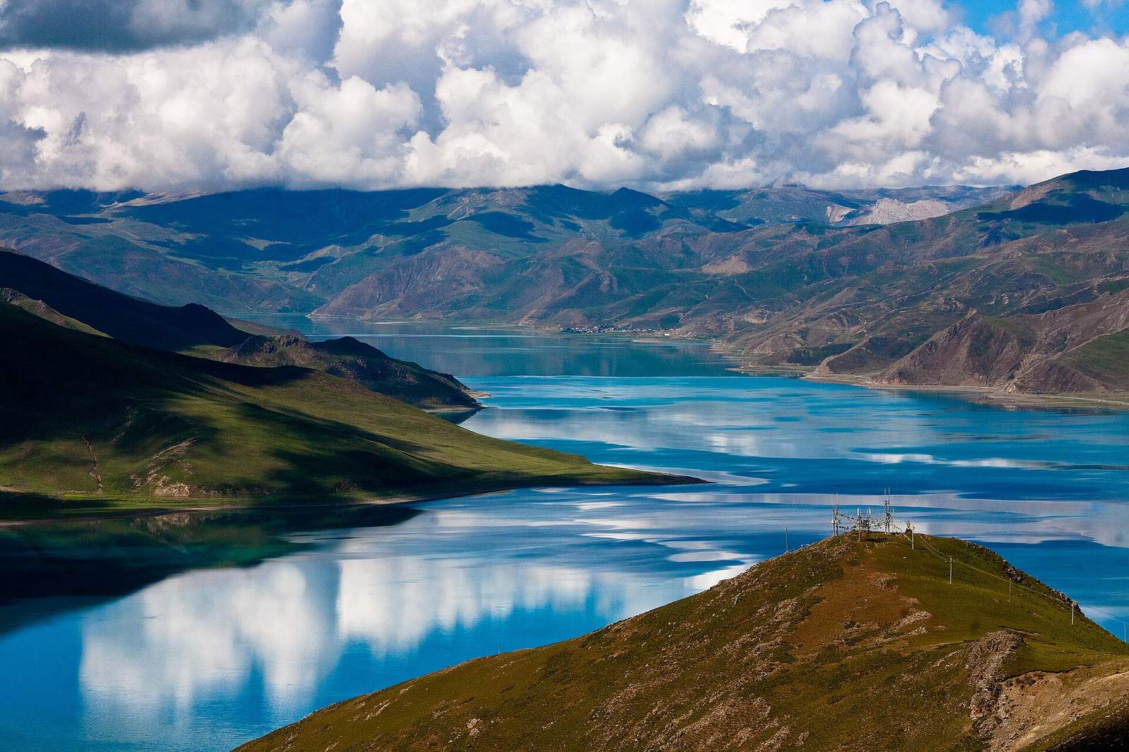 Experience Yamdrok Lake: Planning a High-Altitude Excursion