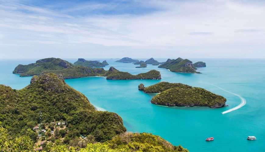 Try a boat tour of Ang Thong National Marine Park